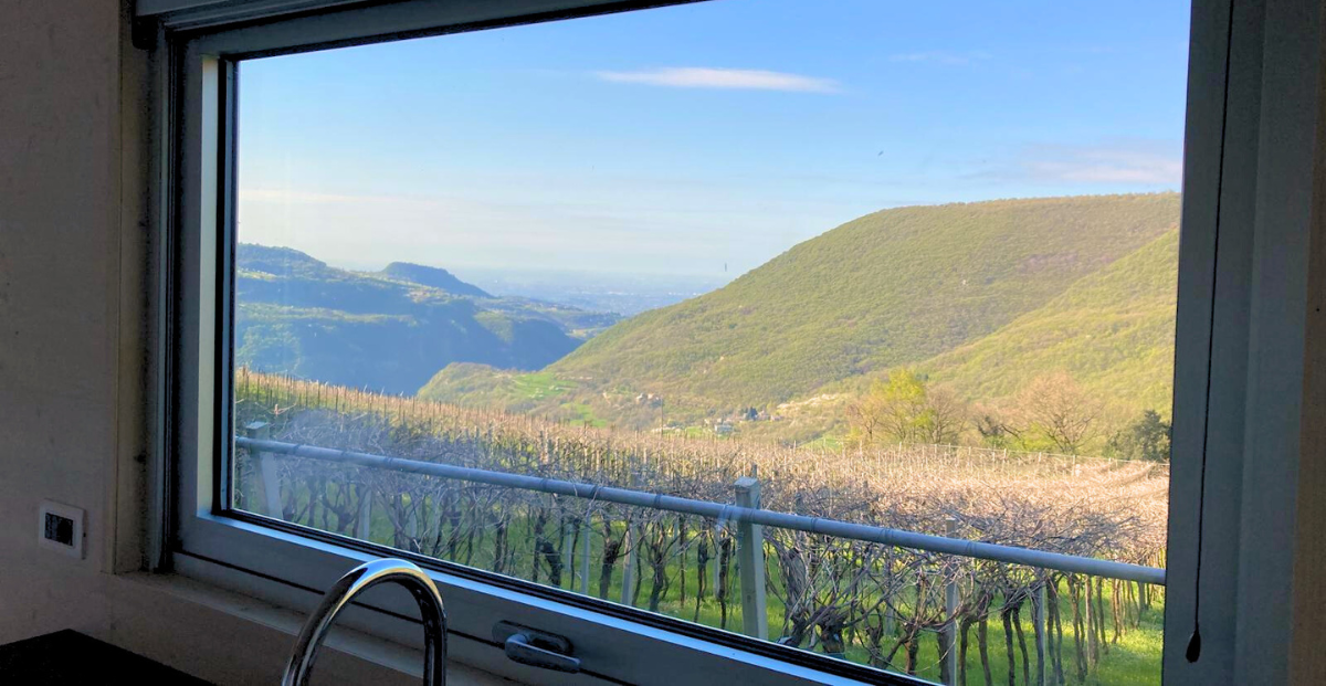 vista esterna della stanza friland a molina