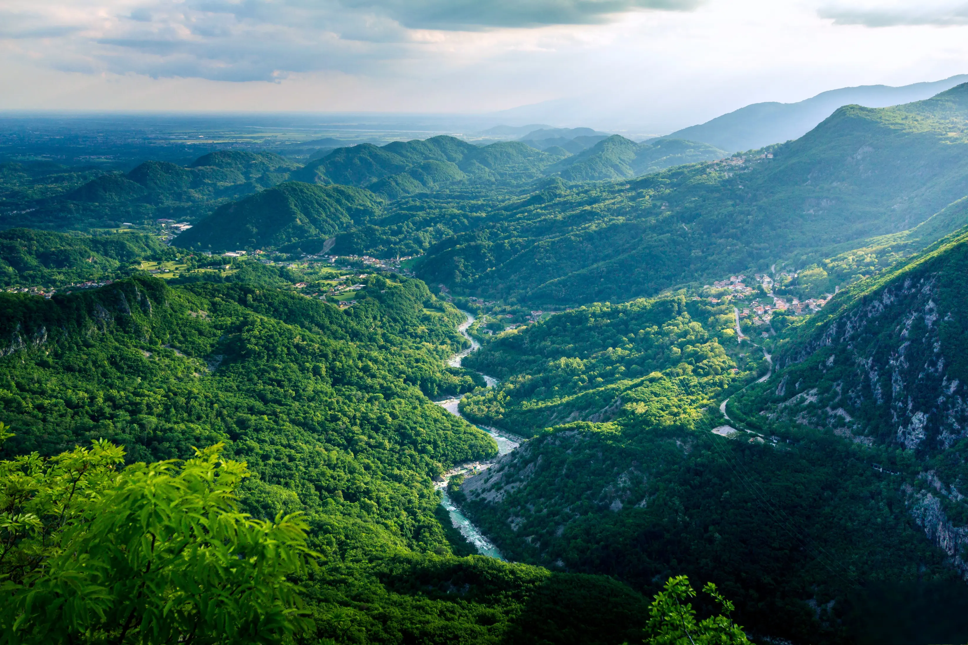 panorama sul fiume dal monte prat nelle prealpi carniche